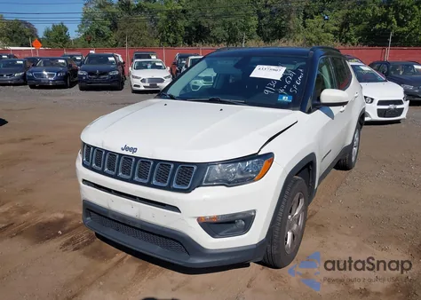 2018 Jeep Compass Latitude 4X4 z USA, uszkodzony, nr VIN 3C4NJDBB8JT416701
